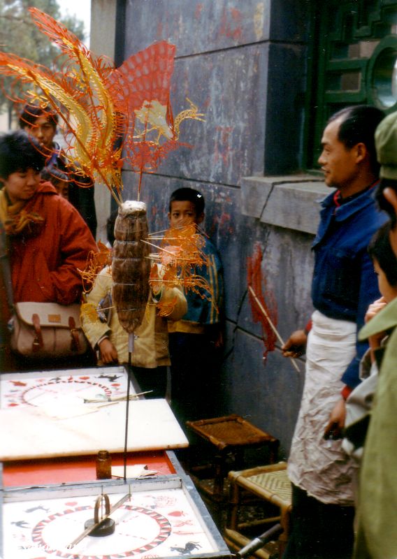 Here is a true artist. Who can lick such a lollipop made of sugar glaze? China - Kunming