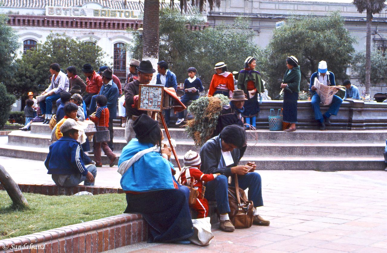 Ecuador - Riobamba - The central plaza on market day Ecuador - Riobamba - The central plaza on market day