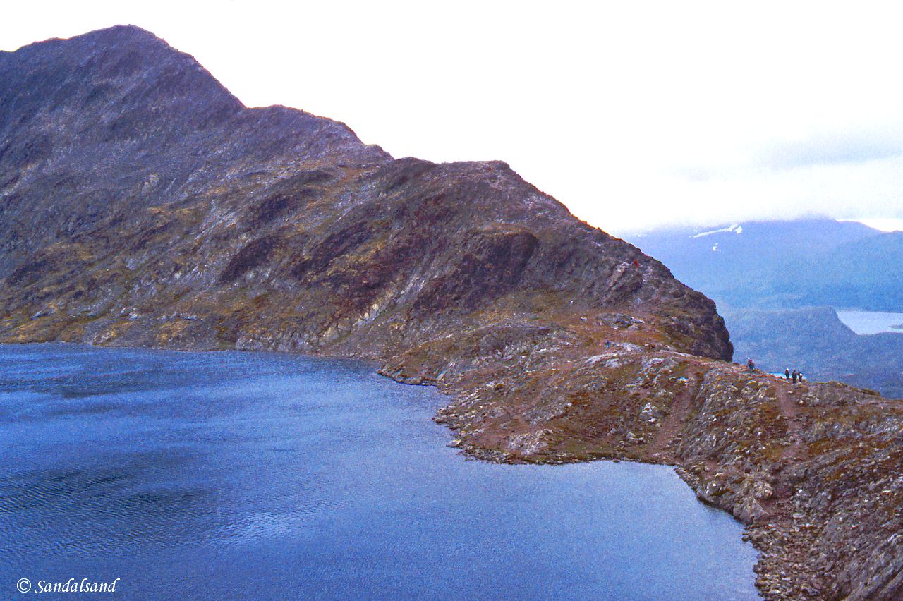 Oppland - Jotunheimen - Besseggen med Bessvatn, nedenfra Oppland - Jotunheimen - Besseggen med Bessvatn, nedenfra