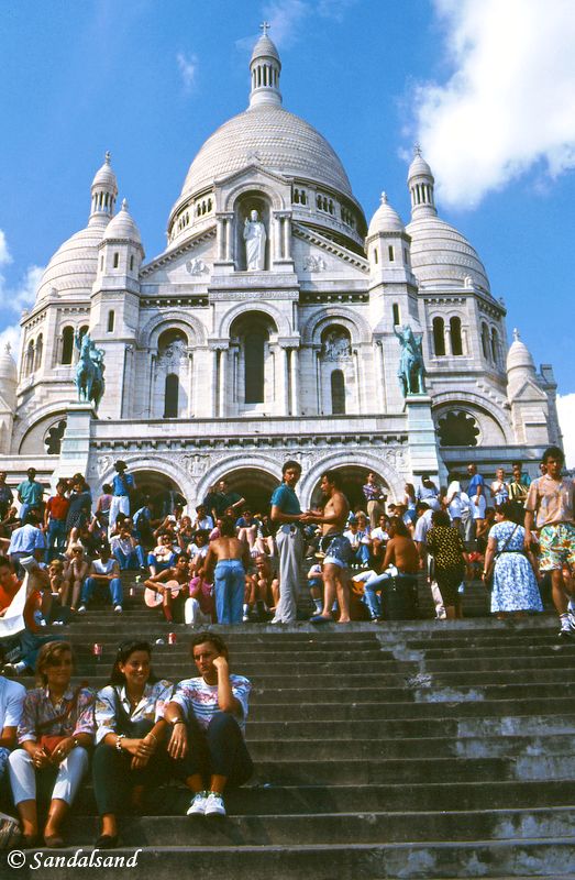 France - Paris - Crowd on the steps in front of the Church of Sacré-Coeur France - Paris - Crowd on the steps in front of the Church of Sacré-Coeur