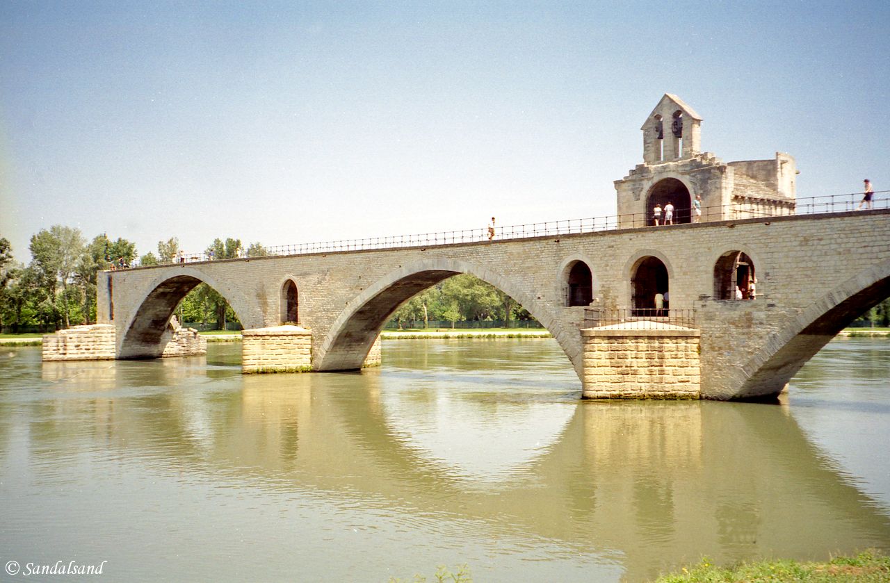 France - Provence - Sur le pont d'Avignon - Rhône River France - Provence - Sur le pont d'Avignon - Rhône River