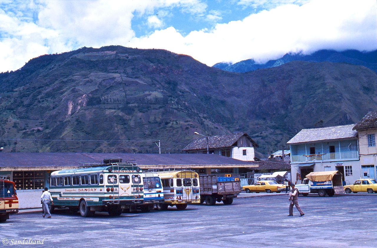 Ecuador - Bus terminal in Baños