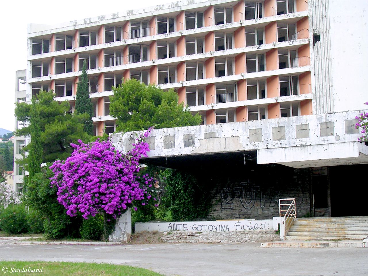 Croatia - Župa Dubrova?ka - burnt out former hotel